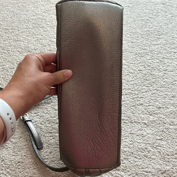 Kate Spade silver quilted leather handbag/crossbody bag. Good condition! - Picture 5 of 6